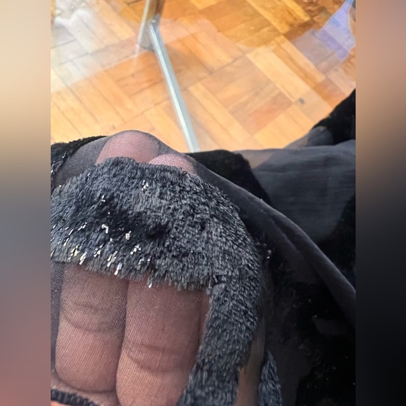 Paco Rabanne black square scarf/wrap 45x45 inch - Picture 8 of 8